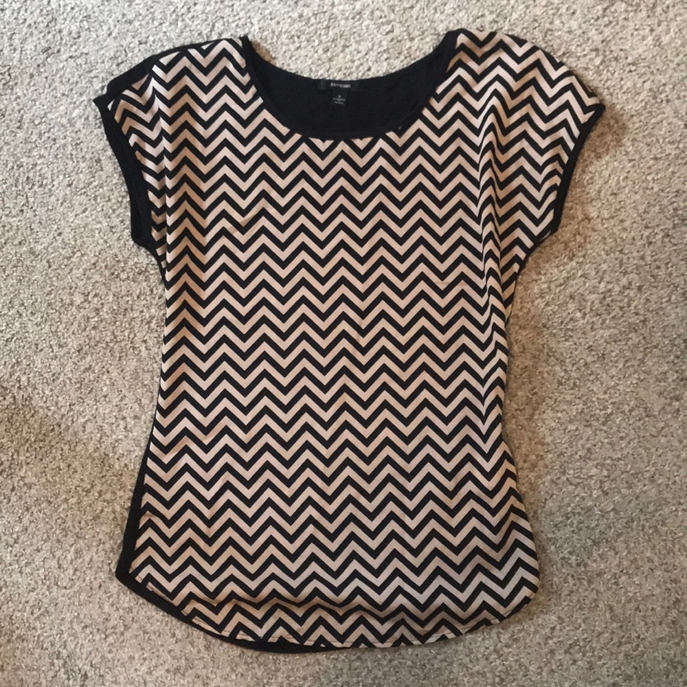 *Like New* Flattering Top